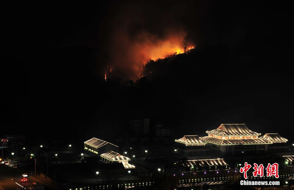 四川西昌發生森林火災3