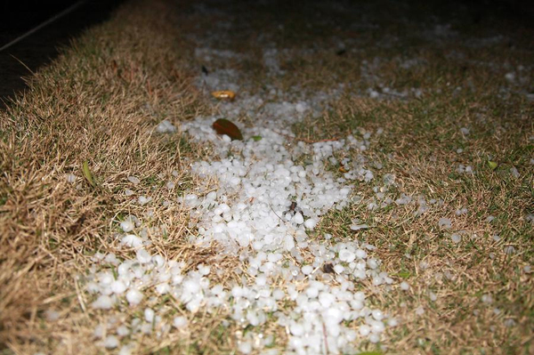 浙江臺州遭遇特大冰雹-如大雪鋪滿地面4