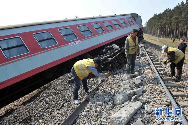 黑龍江一旅客列車發生脫線事故3