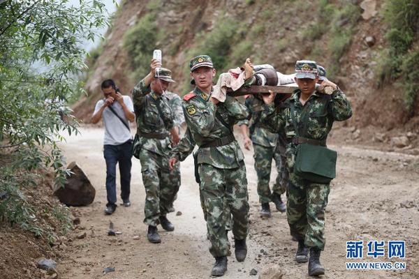 魯?shù)榈卣鹨阎?67人遇難 現(xiàn)場救援圖3