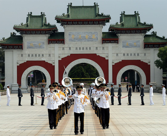 臺軍方在臺北“國民革命忠烈祠”舉行入祀典禮。臺灣“中央社”圖