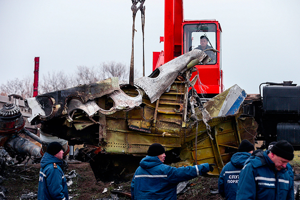 馬航MH17客機殘骸開始裝運2