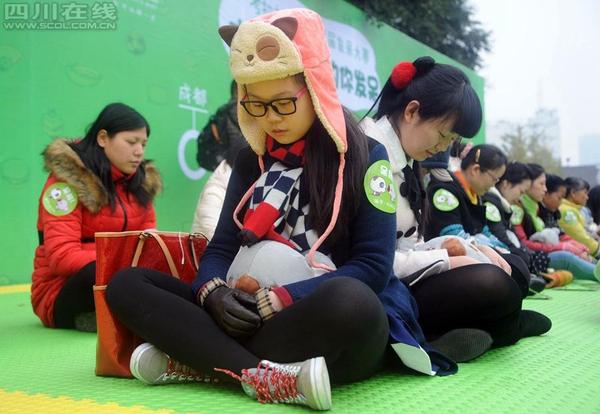 11月18日，首屆全國(guó)“發(fā)呆大賽”首站在成都寬窄巷子舉行。1