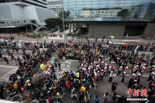 香港警方全面清障 黎智英李柱銘梁國雄等被帶走