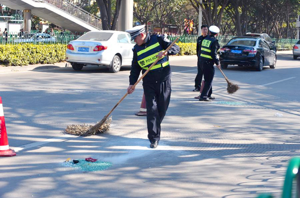 廈門一公交車起火造成數名乘客受傷　一名犯罪嫌疑人被控制3