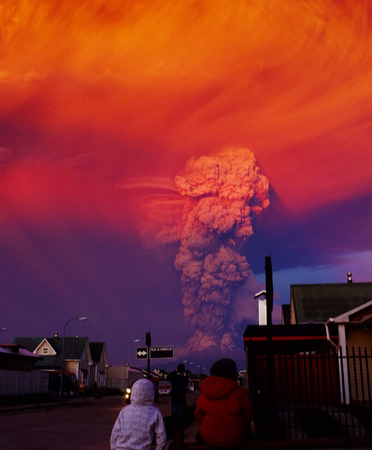 智利火山噴發 火山灰沖天如蘑菇云5