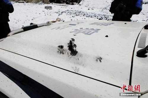 圖為被子彈擊中的警車