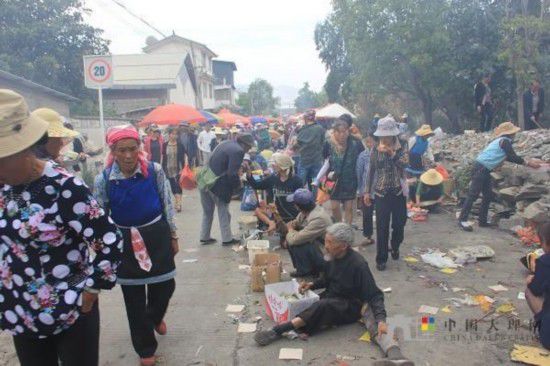 大理召開(kāi)丐幫大會(huì)乞丐齊聚 揭秘乞丐在京買2套房假扮殘疾