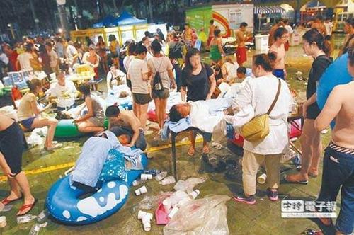 臺灣八仙樂園塵爆案，至今仍有237位病危病患在醫院救治，不過6日上午傳出不幸消息，1名20歲男子歷經10天與死神搏斗，但仍不幸在今天宣告不治。臺灣“中時電子報”資料圖