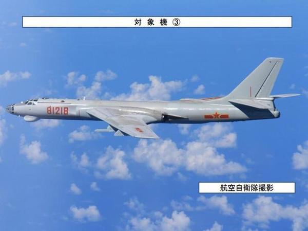 資料圖：中國轟6H轟炸機飛越宮古海峽被日機跟拍