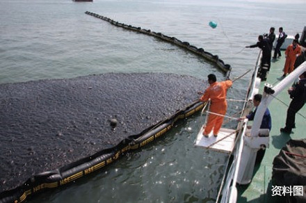 今天，21名河北省樂亭縣養殖戶訴康菲石油中國有限公司、中國海洋石油總公司海上污染損害責任糾紛一案一審宣判：被告康菲公司被判賠償21名原告168萬余元。2011年6月，康菲與中海油合作開發的蓬萊19-3油田發生溢油事故1。