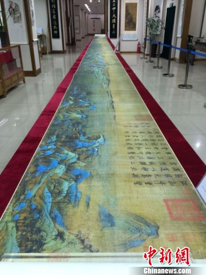 圖為《千里江山圖》高仿真藝術品全圖　曹強　攝