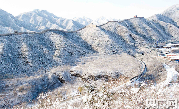 　雪后居庸關(guān)美景。