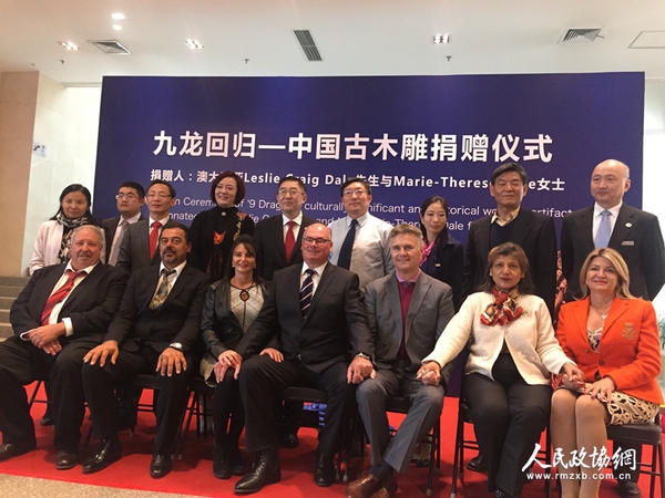 僑聯之友群友與捐贈人團隊合影