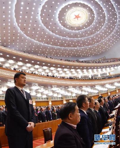 3月3日，中國人民政治協商會議第十二屆全國委員會第四次會議在北京人民大會堂開幕。這是委員們高唱國歌。 新華社記者 謝環馳 攝