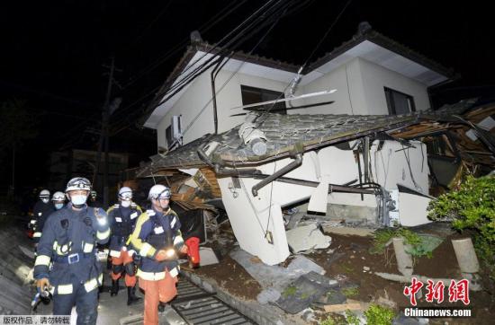 受地震影響，熊本縣約1.6萬戶居民家中停電。為確保安全，熊本市暫停向市內4600戶居民供應燃氣。