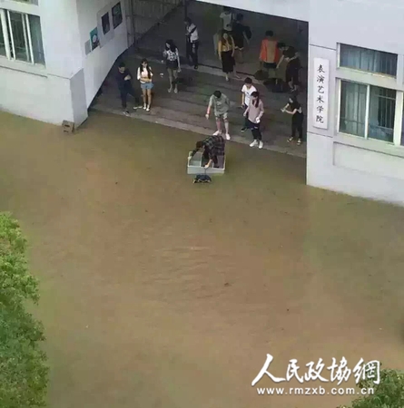 暴雨怒襲武漢7