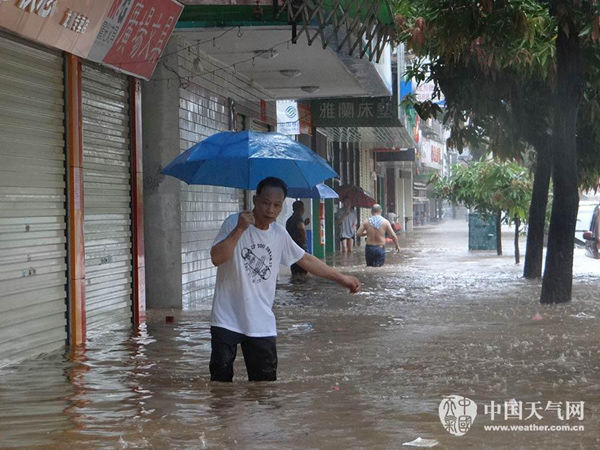 周末東北華南迎雨 長江中下游高溫悶熱