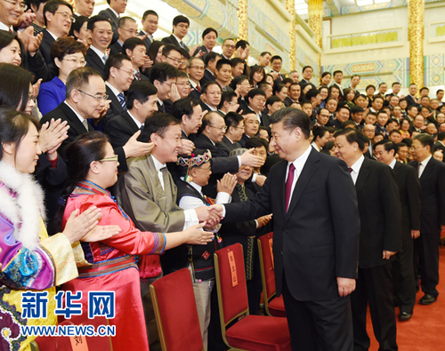 11月7日，黨和國家領導人習近平、劉云山等在北京人民大會堂會見中華全國新聞工作者協會第九屆理事會全體代表和中國新聞獎、長江韜奮獎獲獎者代表。新華社記者李學仁攝