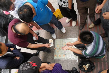 大學生街頭棋局輸6000
