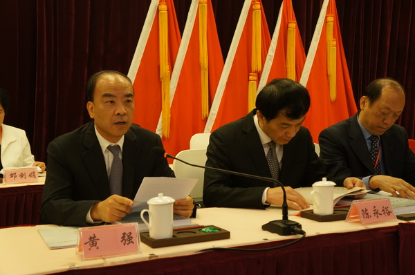 廈門市委常委、常務副市長黃強（左一）致辭。（記者 照寧攝）2