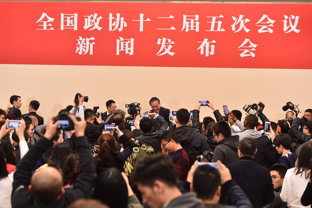 新聞發言人王國慶回答記者提問 妙語橫生