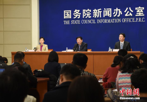 3月1日，國務院新聞辦公室在北京舉行新聞發布會，人社部部長尹蔚民、副部長游鈞回答記者問。<a target='_blank' href='http://www.chinanews.com/'>中新社</a>記者 張勤 攝