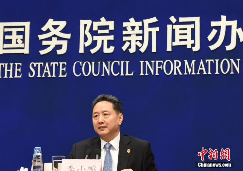 2月27日，國務院新聞辦公室在北京舉行新聞發布會。交通運輸部部長李小鵬回答記者提問。<a target='_blank' href='http://www.chinanews.com/'>中新社</a>記者 張勤 攝