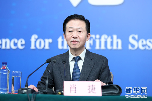 3月7日，十二屆全國人大五次會議舉行記者會，邀請財政部部長肖捷、部長助理戴柏華就“財政工作和財稅改革”的相關問題回答中外記者的提問。圖為財政部部長肖捷。新華網中國政府網 翟子赫 攝