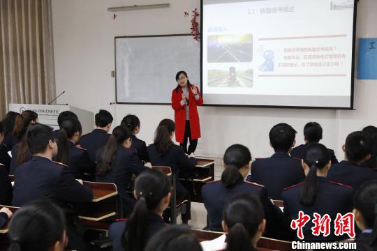 湖南高職院校比照“空姐”招“動(dòng)姐”（圖）