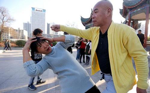 鄭州人民公園叫停低俗