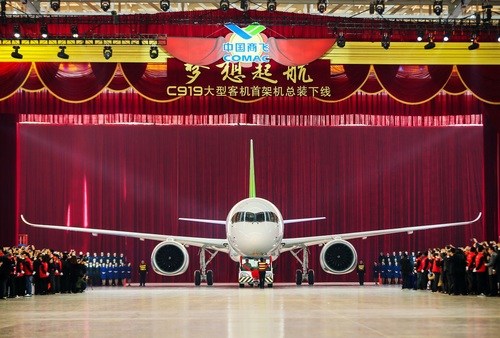 　2015年11月2日，國產(chǎn)大飛機C919首架機總裝下線，“胖九”是不是萌萌噠！