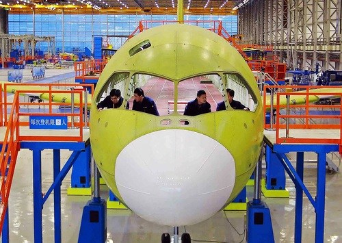 C919機頭部前臉設(shè)計令飛行員視野更開闊。