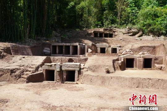 重慶發現宋明墓葬群出土完整宋代琉璃簪（圖）