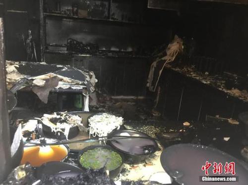資料圖：浙江天臺縣“2·5”火災現場滿屋狼藉。<a target='_blank' href='http://www.chinanews.com/'>中新社</a>記者 何蔣勇 攝
