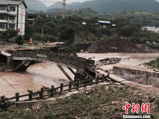 暴雨致重慶逾10萬人受災死亡2人損失近7000萬