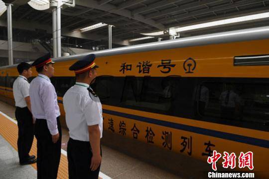 資料圖。6月2日，隨著一列動車檢測車從寶雞南站駛出，標志著中國首條貫通絲綢之路經(jīng)濟帶的高鐵――寶(寶雞)蘭(蘭州)高鐵進入全線拉通試驗階段。　楊艷敏攝