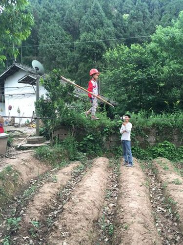 父親培養兒子當網紅:網絡世界需要的只是爭議