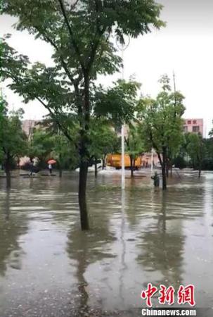 資料圖：一場大雨，南京部分城區又見“碧波蕩漾”。城管供圖