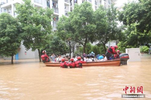 7月3日，廣西桂林市旅游學院宿舍樓發生內澇，學校近5000名學生因聚集在宿舍復習被困。<a target='_blank' href='http://www.chinanews.com/'>中新社</a>記者 王洋洋 攝 