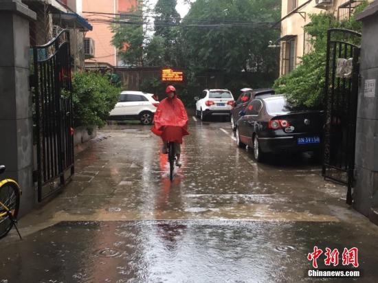 資料圖：6月23日清晨，北京降雨持續，并出現了短時大雨。 <a target='_blank' href='http://www.chinanews.com/' >中新網</a>記者 富宇 攝