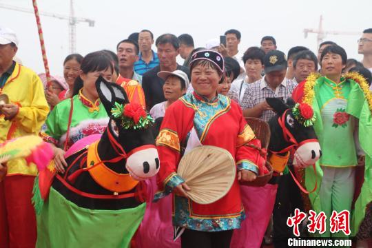 山東日照古村落祭海神祈求風(fēng)調(diào)雨順魚蝦滿倉(cāng)（圖）