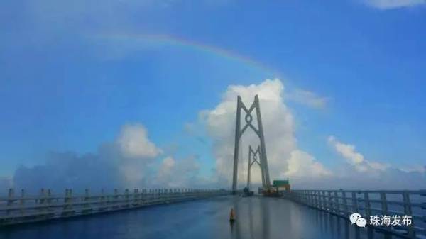 港珠澳大橋海底隧道今日貫通 提前穿越海底巨龍