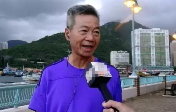 鴨脷洲居民陳先生對航母訪港感到振奮。