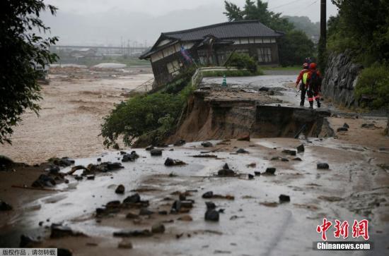 至當?shù)貢r間8日，暴雨已造成16人死亡，此外仍有10多人下落不明。