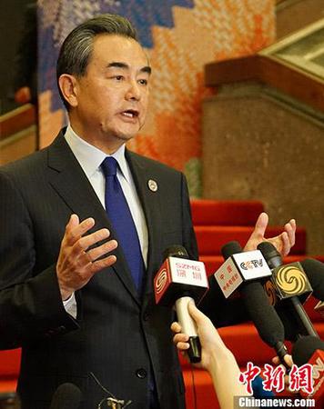 中國外交部長王毅8月6日在菲律賓馬尼拉出席中國-東盟外長會后，舉行中外媒體吹風會。<a target='_blank' href='http://www.chinanews.com/'>中新社</a>記者 關向東 攝