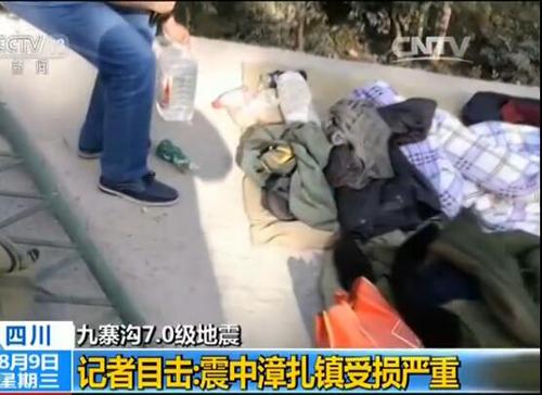 污水處理廠工人因地震而睡在室外，隨身攜帶飲用水和零食。