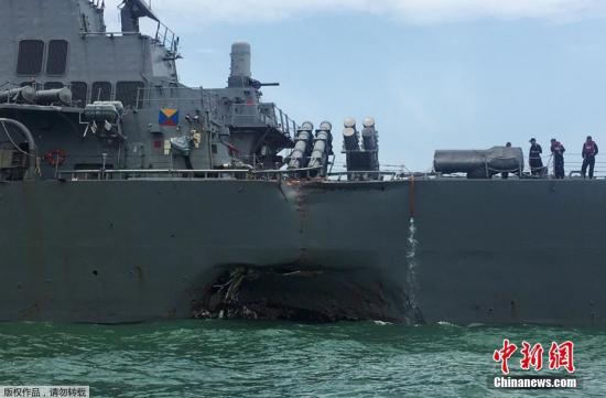 美國第七艦隊發表聲明稱，美國導彈驅逐艦“麥凱恩”號和一艘商船在馬六甲海峽附近相撞。