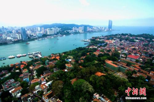 資料圖：廈門，別稱鷺島，福建省省轄市，東南沿海重要的港口及風景旅游城市。廈門還是中國最早設立的經濟特區之一。王東明 攝