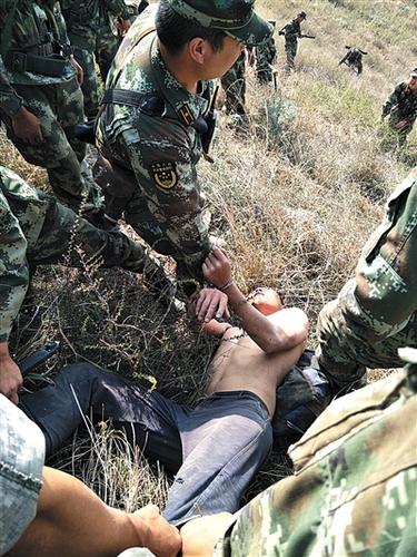 今年5月10日上午9時10分，越獄8天后的張林蒼在昆明市嵩明縣小藥靈山被抓。圖/警方供圖